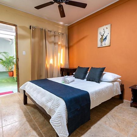 El Cocobolo Food&Rest Room 6 Bed And Breakfast Wifi Ac Pkg Gratis 利比里亚 外观 照片