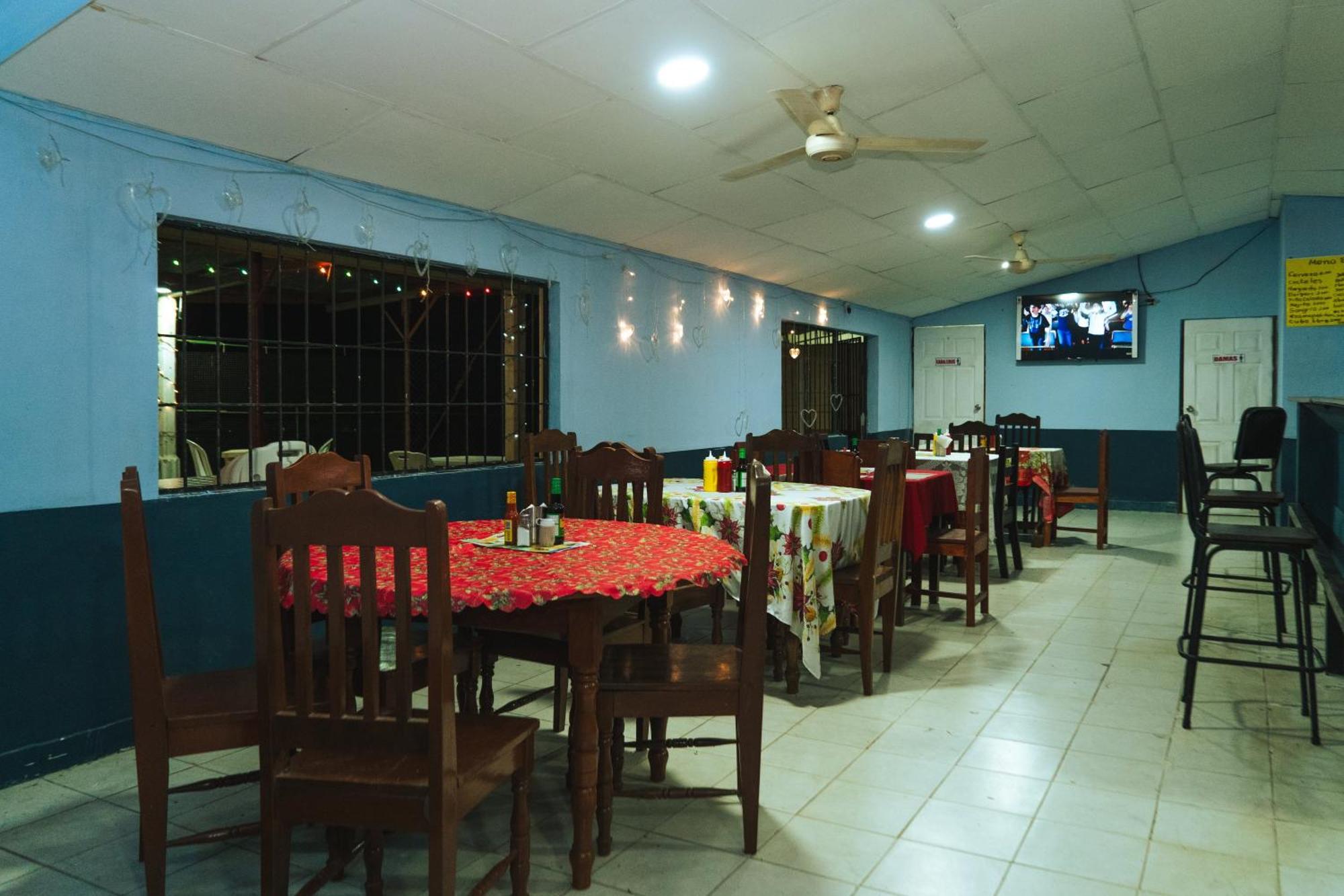 El Cocobolo Food&Rest Room 6 Bed And Breakfast Wifi Ac Pkg Gratis 利比里亚 外观 照片