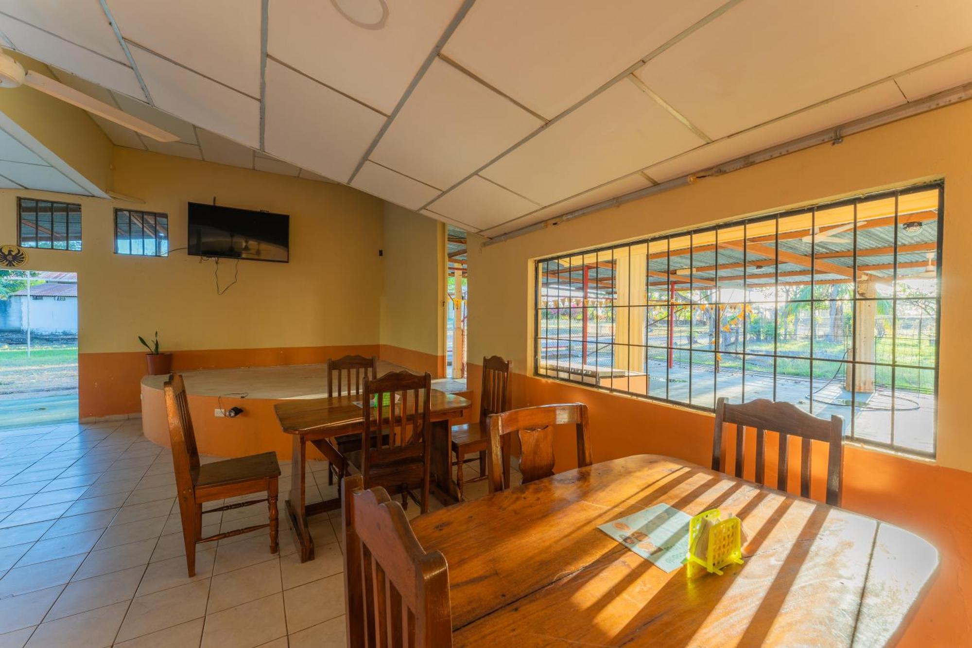 El Cocobolo Food&Rest Room 6 Bed And Breakfast Wifi Ac Pkg Gratis 利比里亚 外观 照片