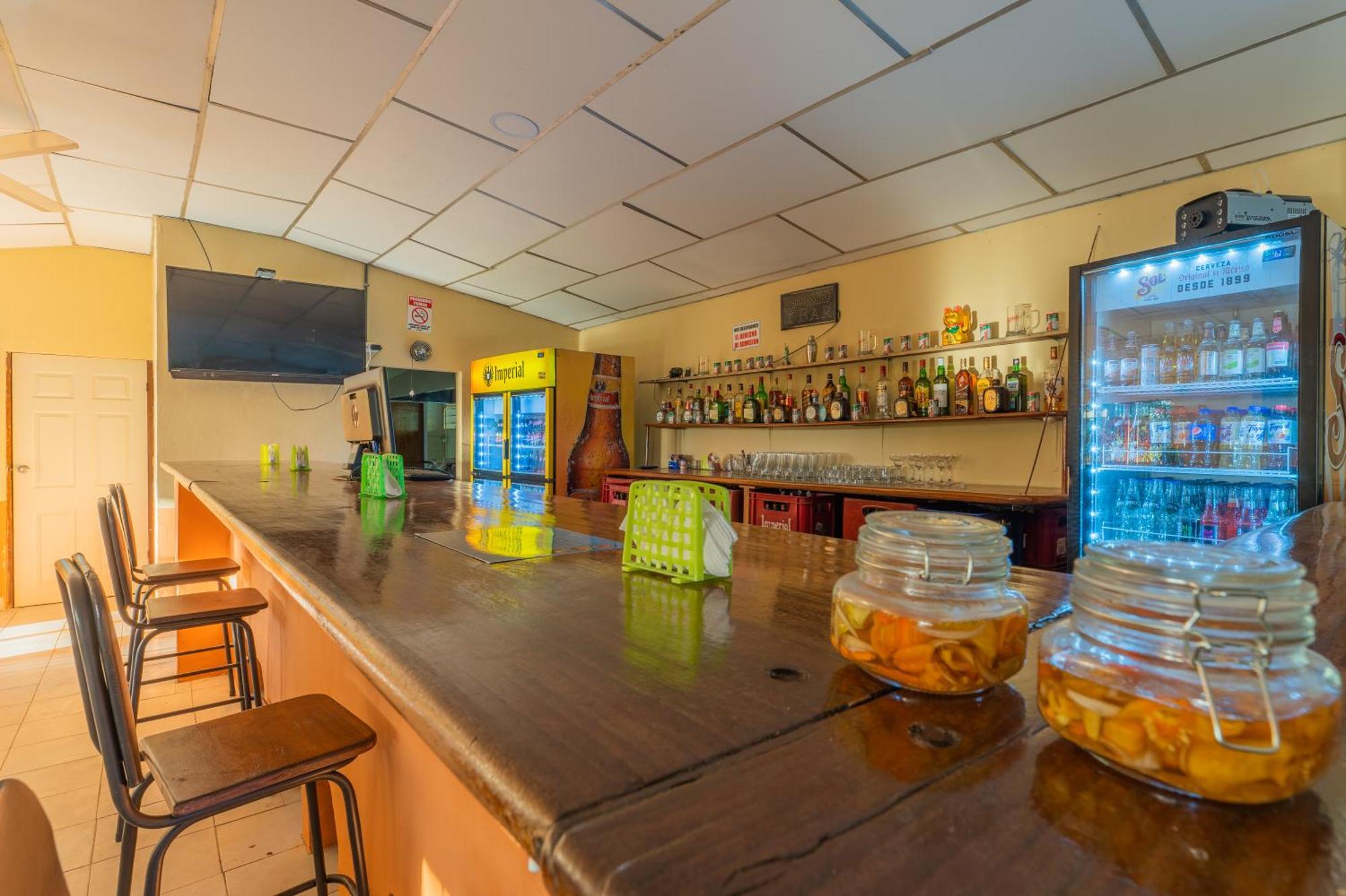 El Cocobolo Food&Rest Room 6 Bed And Breakfast Wifi Ac Pkg Gratis 利比里亚 外观 照片