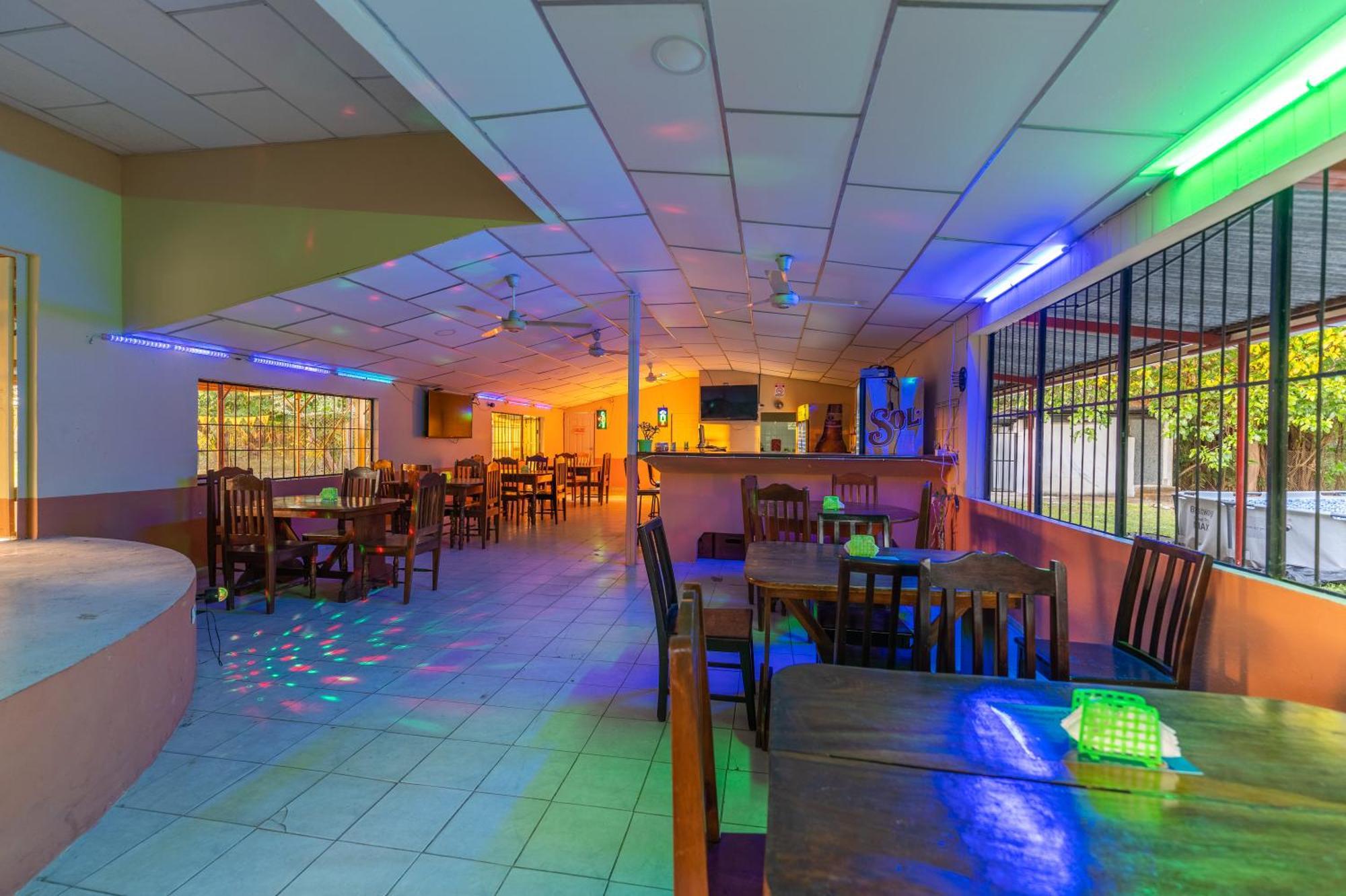 El Cocobolo Food&Rest Room 6 Bed And Breakfast Wifi Ac Pkg Gratis 利比里亚 外观 照片