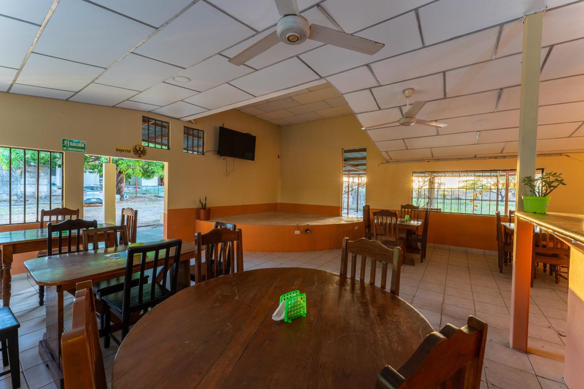 El Cocobolo Food&Rest Room 6 Bed And Breakfast Wifi Ac Pkg Gratis 利比里亚 外观 照片