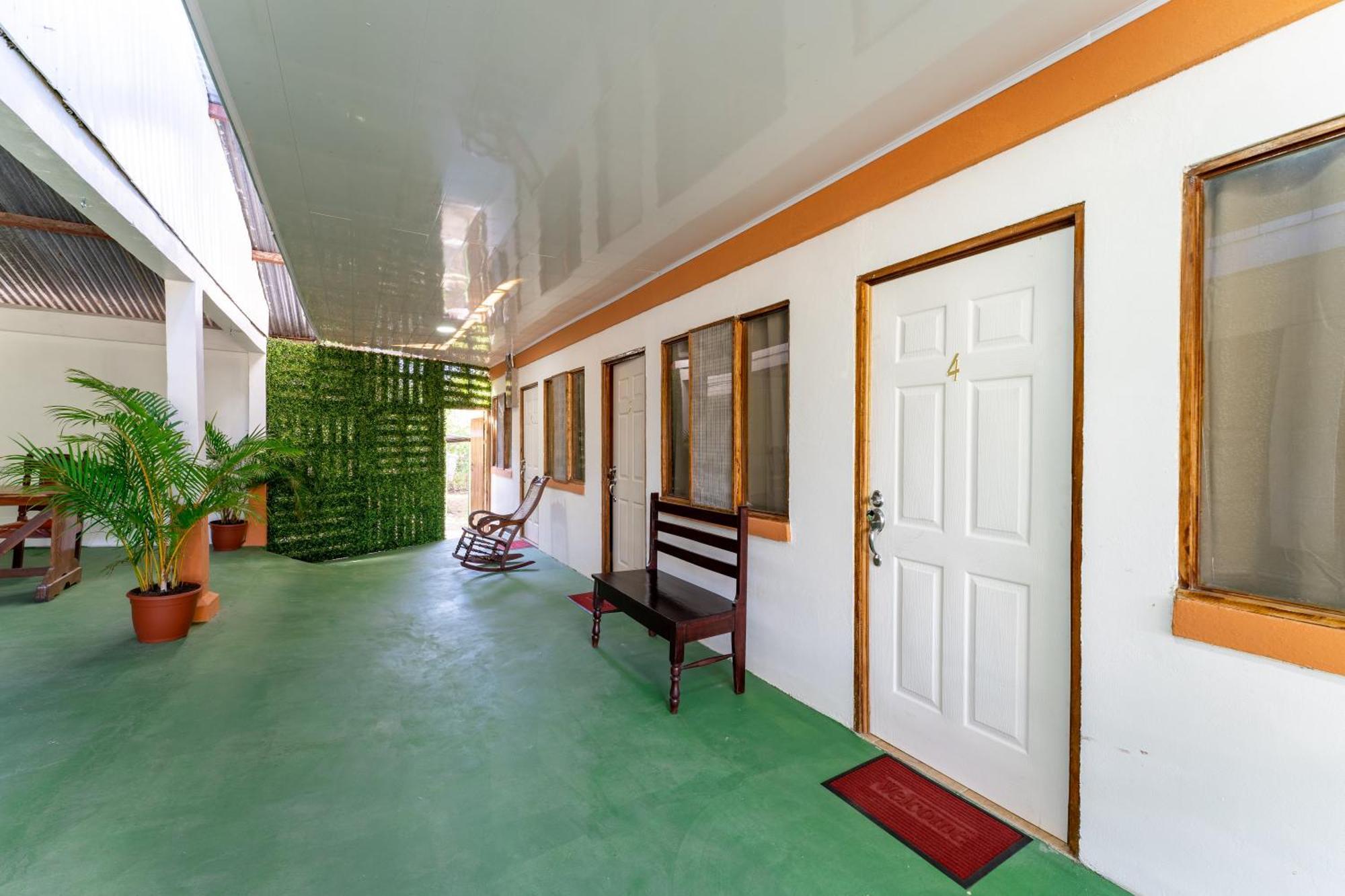 El Cocobolo Food&Rest Room 6 Bed And Breakfast Wifi Ac Pkg Gratis 利比里亚 外观 照片